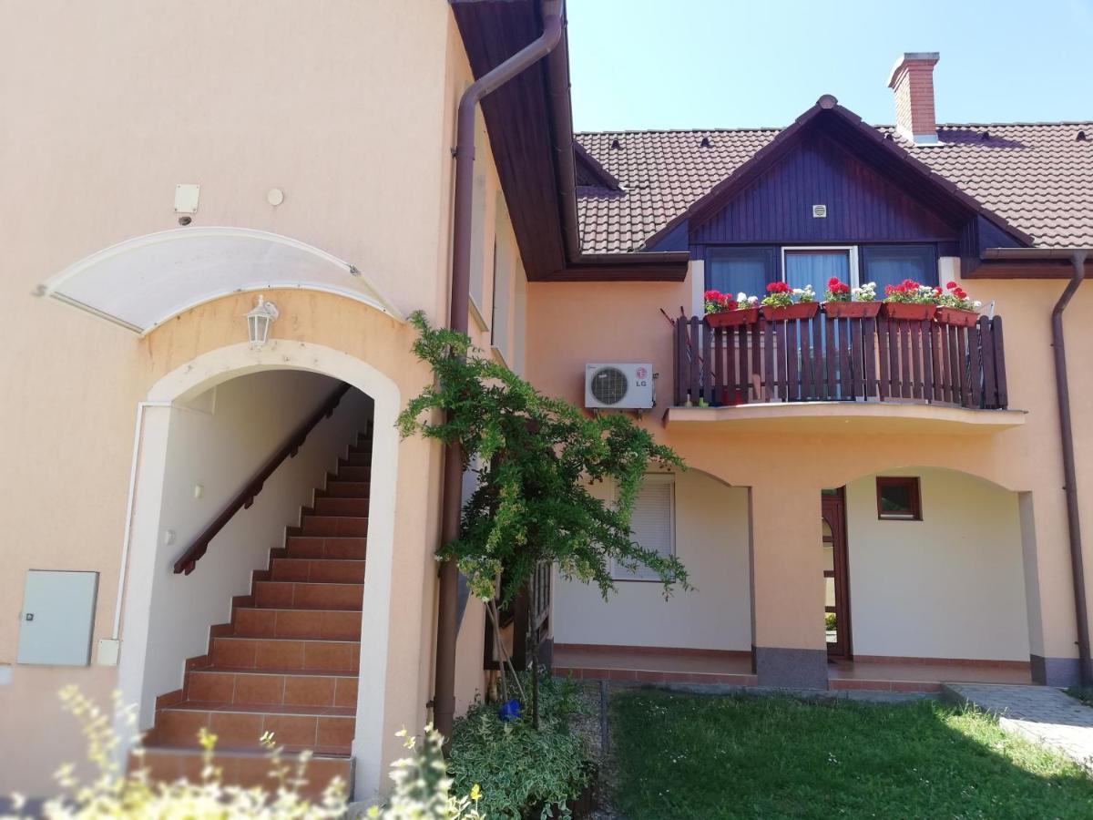 Galery Apartman Gyula Εξωτερικό φωτογραφία